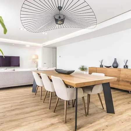 Daire Lujoso Y Amplio Apartamento Con Frente Al Mar Estepona