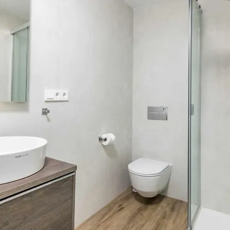 Lujoso Y Amplio Apartamento Con Frente Al Mar Estepona