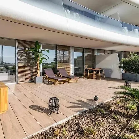 Lujoso Y Amplio Apartamento Con Frente Al Mar