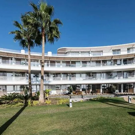 Lujoso Y Amplio Apartamento Con Frente Al Mar Estepona